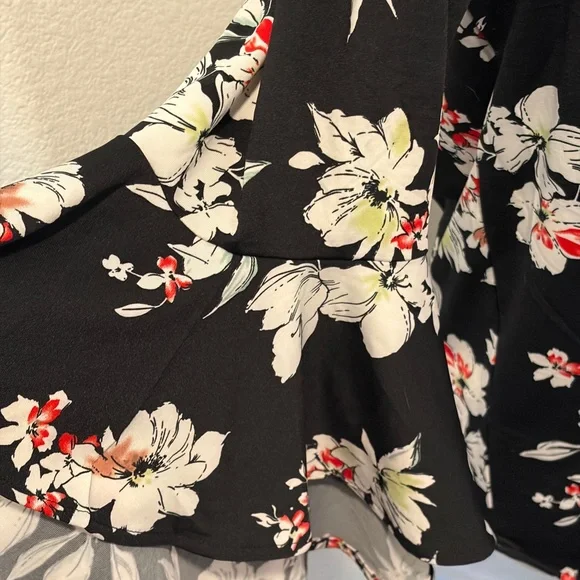 Yoaresweet Women’s top with bell sleeves - Picture 4 of 4